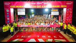 Chân chạy sinh viên tỏa sáng trên đường chạy marathon